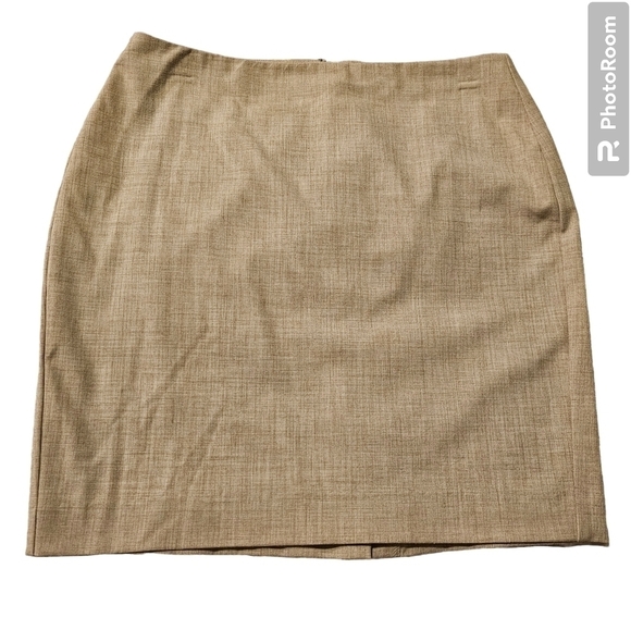 Banana Republic polyester, rayon/viscose, spandex blend tan Mini Skirt Size 6P - Picture 1 of 5